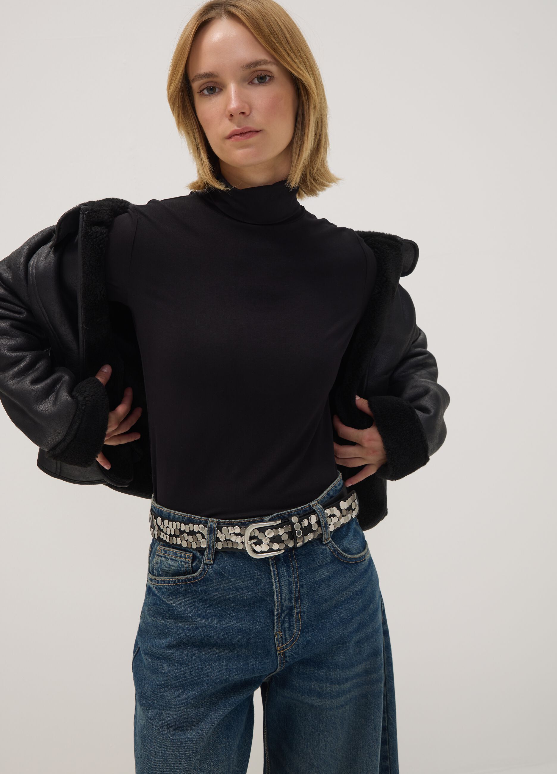 Black stretch viscose top with raised neckline, regular fit