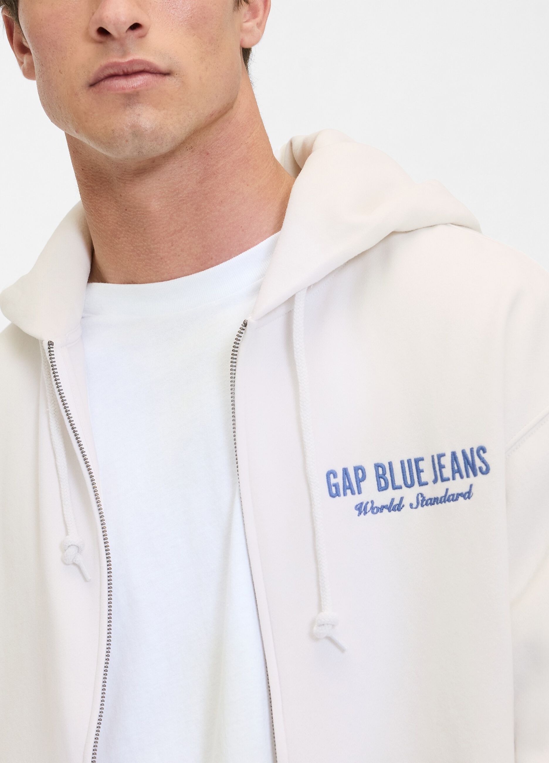سويت شيرت بشعار GAP وسحاب
