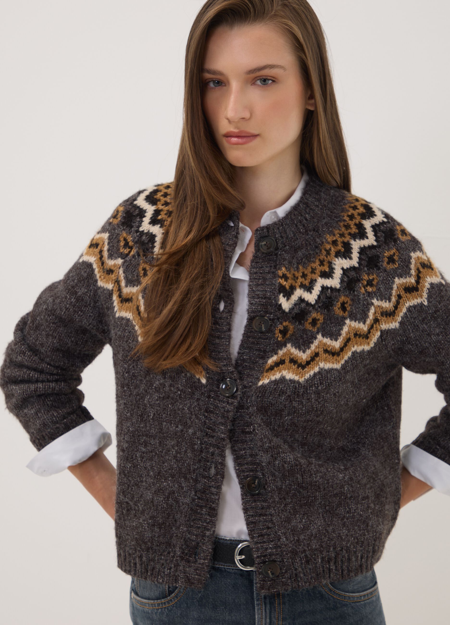 Cardigan grigio girocollo con fantasia jacquard