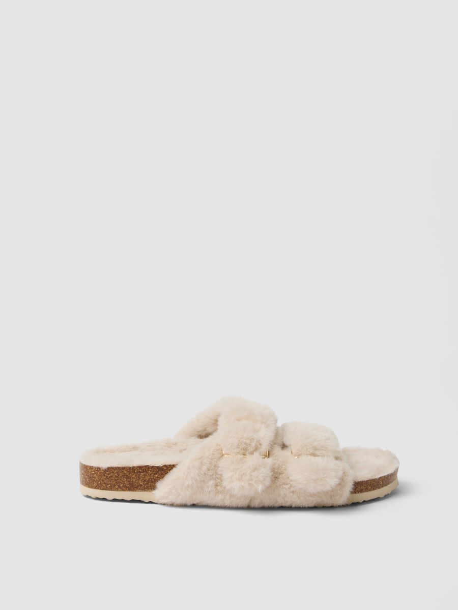 Beige open-toe slippers with crossed straps and buckle_0