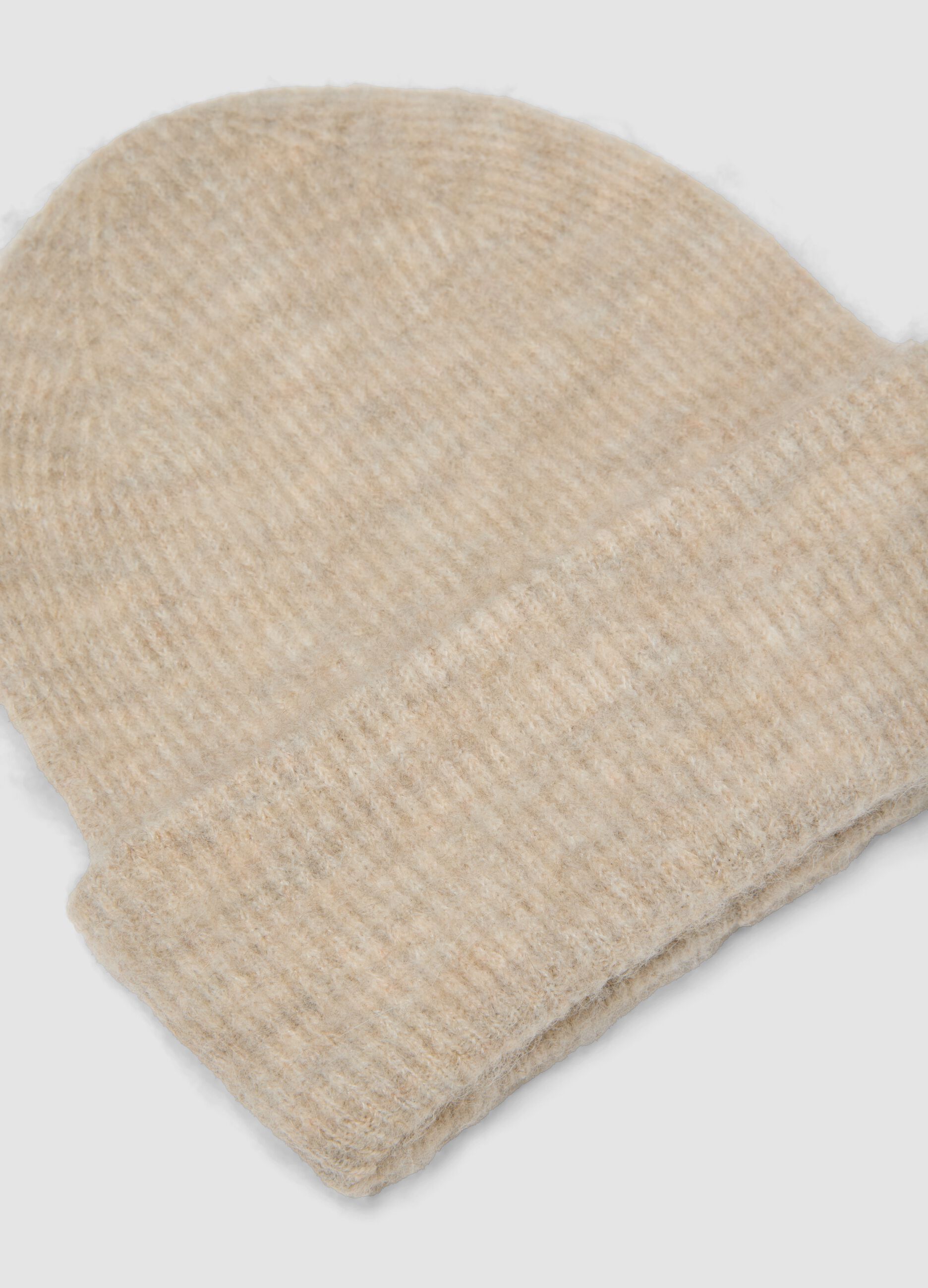 Cappello beige in lana e alpaca elasticizzato