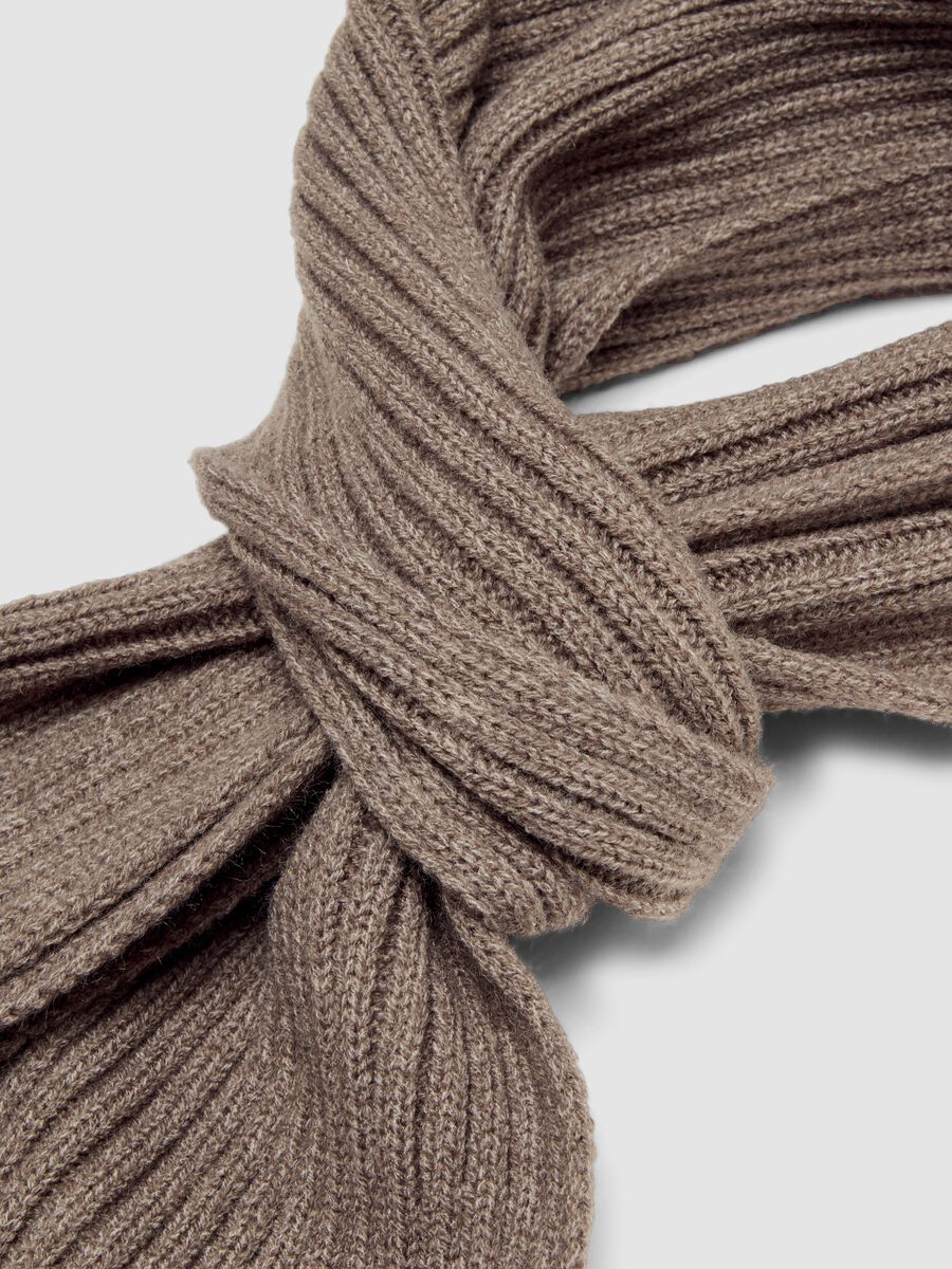 Grey ribbed knit scarf_1