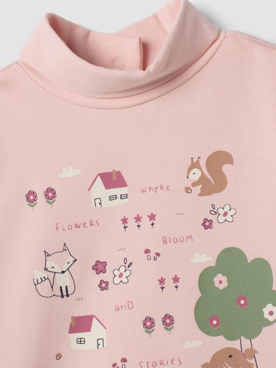 Maglietta rosa in cotone organico elasticizzato con stampa regular fit_1