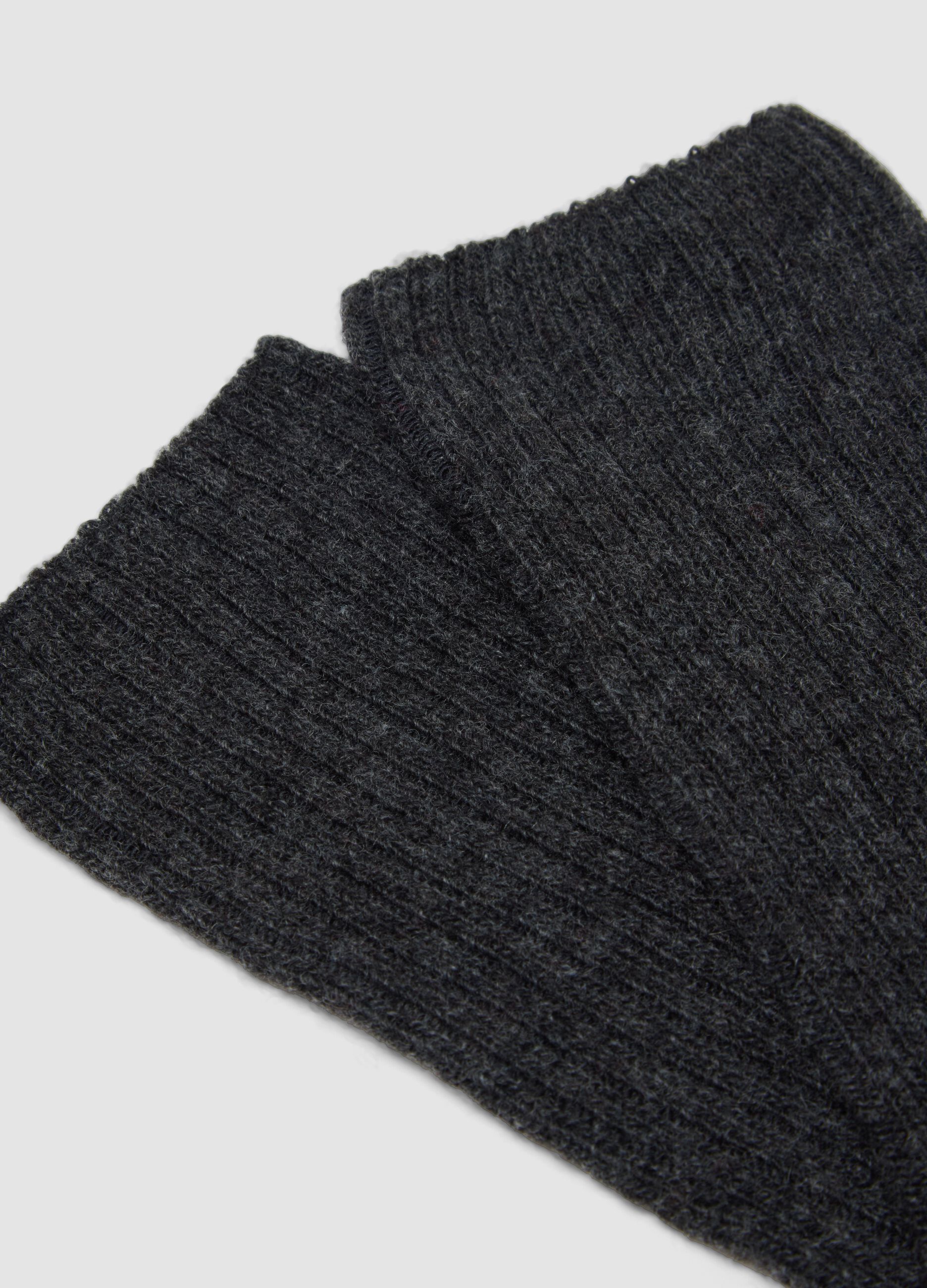 Grey ribbed socks in wool, viscose and stretch cashmere
