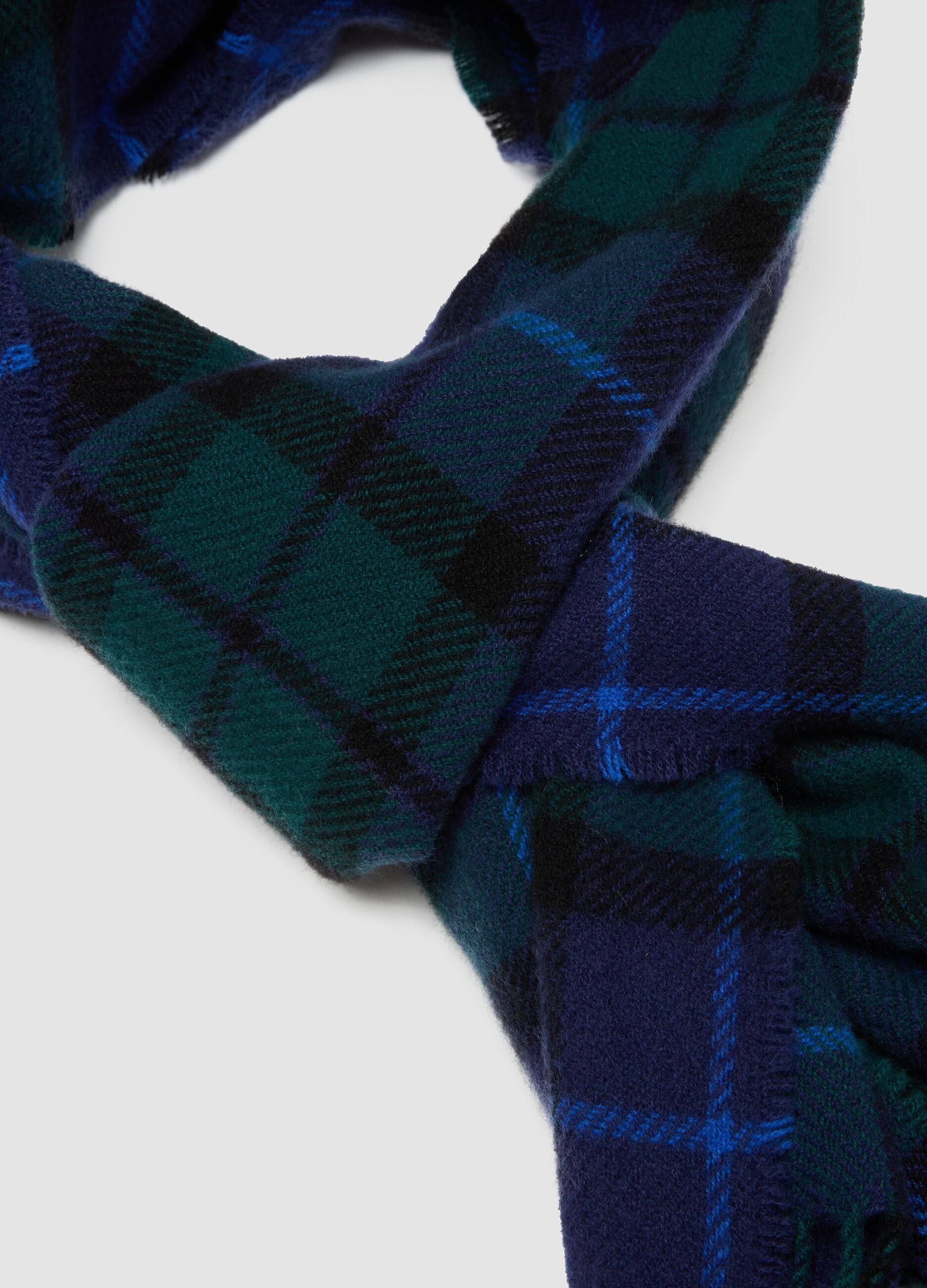 Sciarpa blu in pura lana con frange e fantasia check