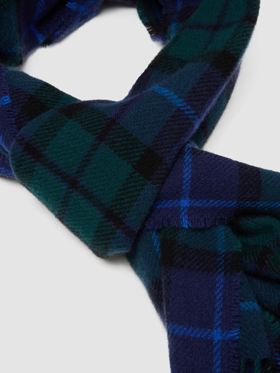 Blue pure wool scarf with fringes and check pattern_1