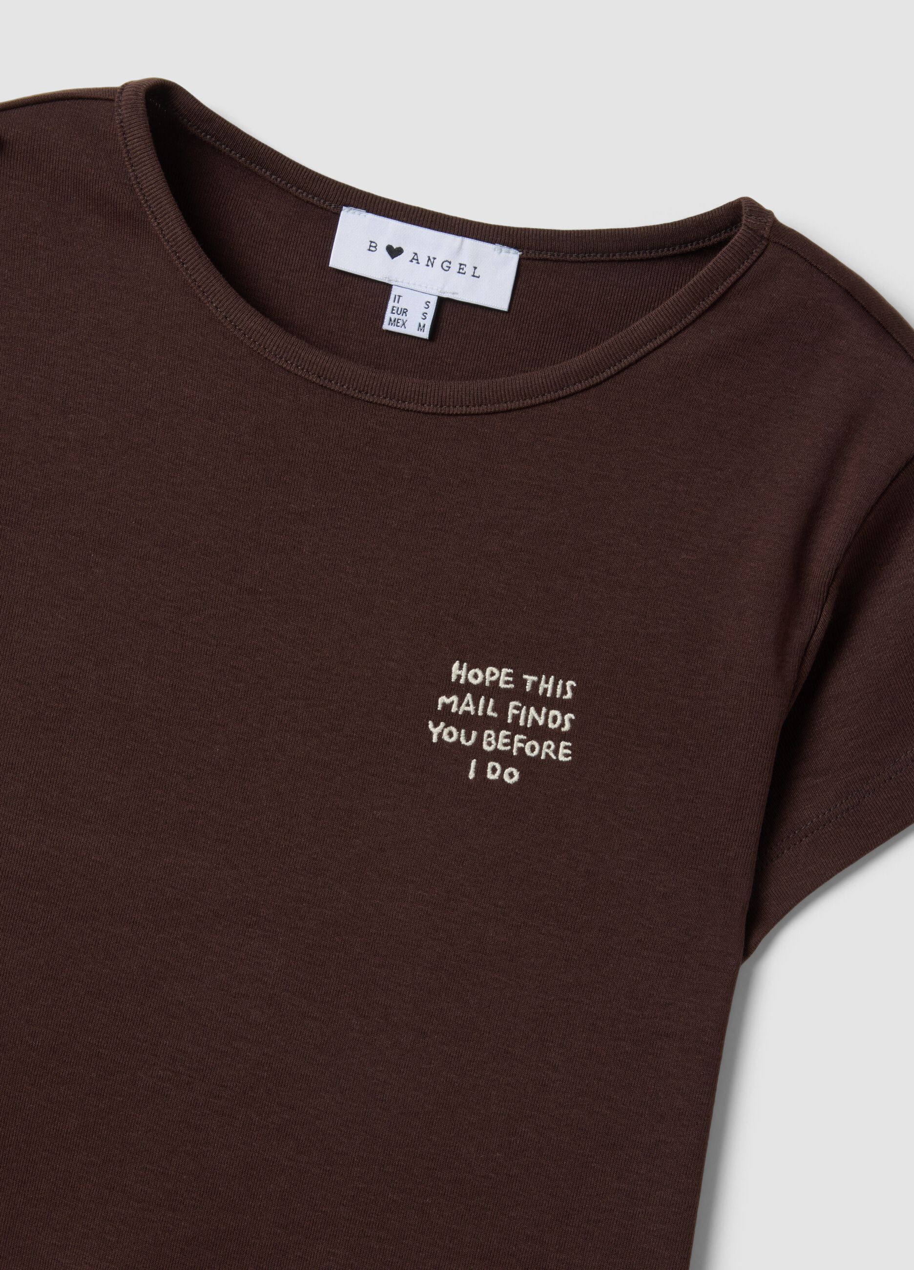 T-shirt marrone in puro cotone a girocollo con scritta