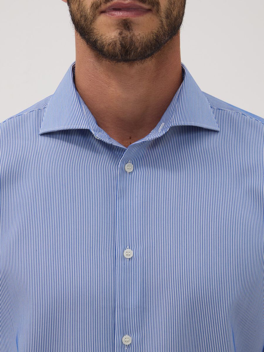 Camicia bianca e blu in dobby di misto lyocell a righe slim fit Easy Iron_1