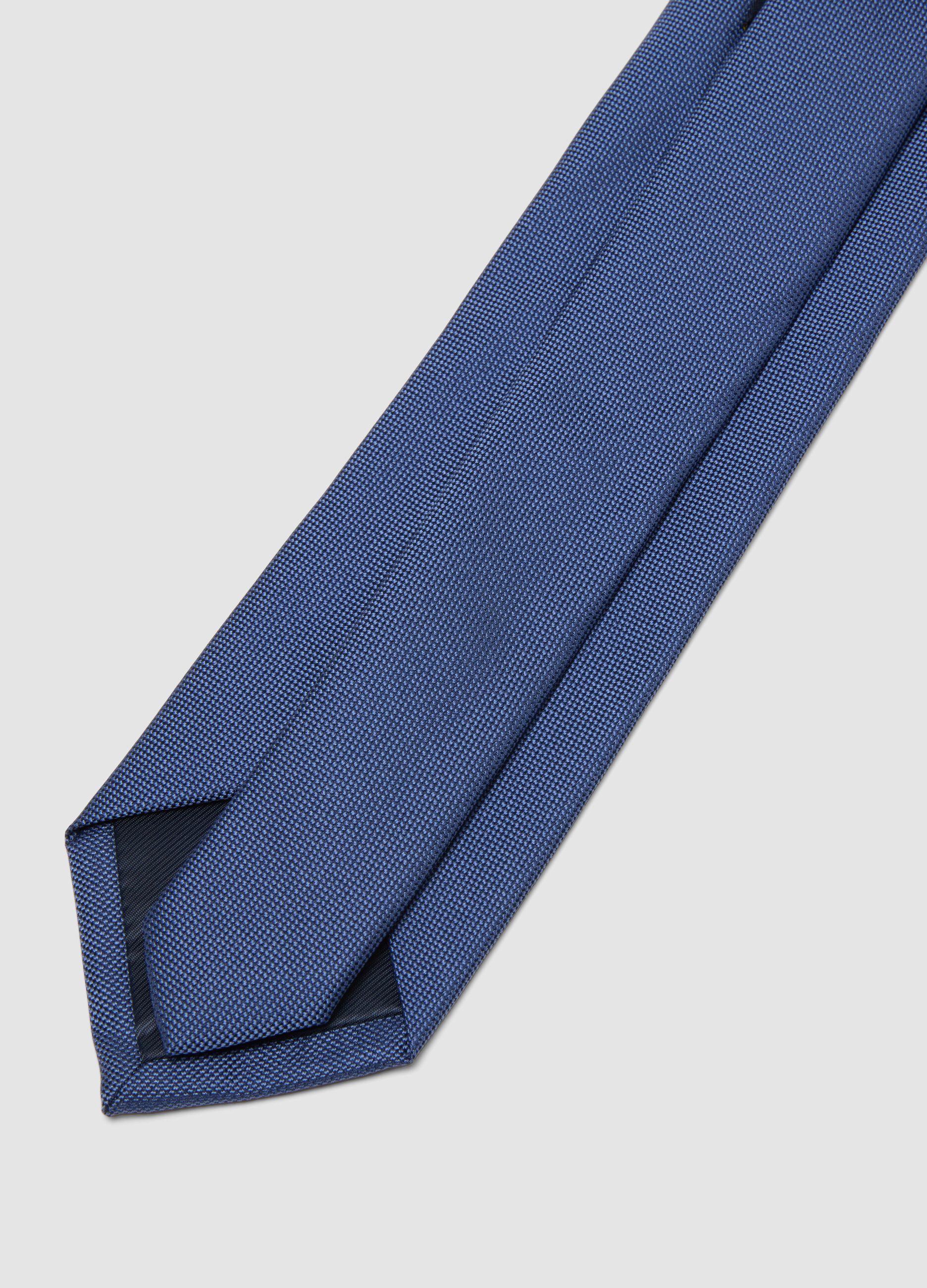 Light blue tie with 7.5 cm blade