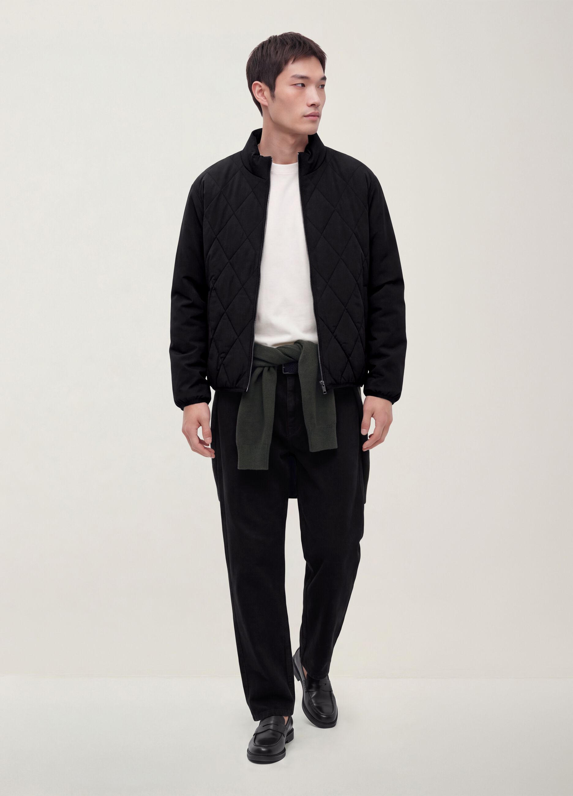 Giacca nera in tessuto elasticizzato con zip