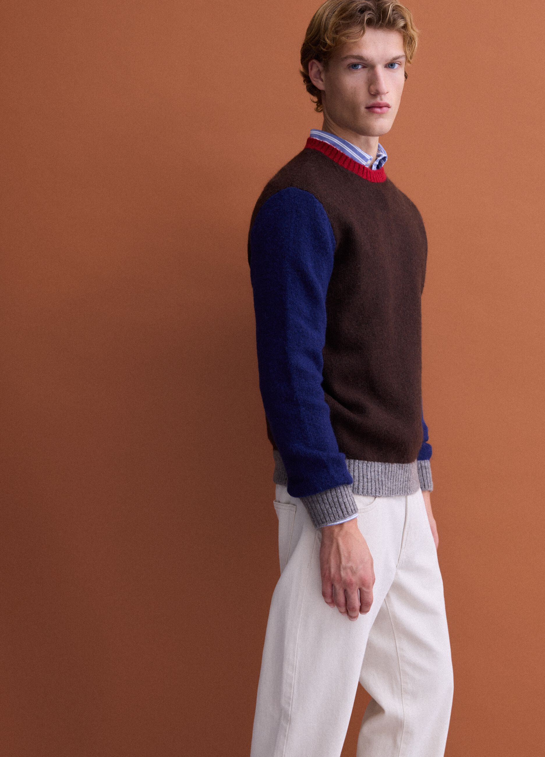 Men&rsquo;s brown crew-neck jumper in stretch wool and alpaca, regular fit