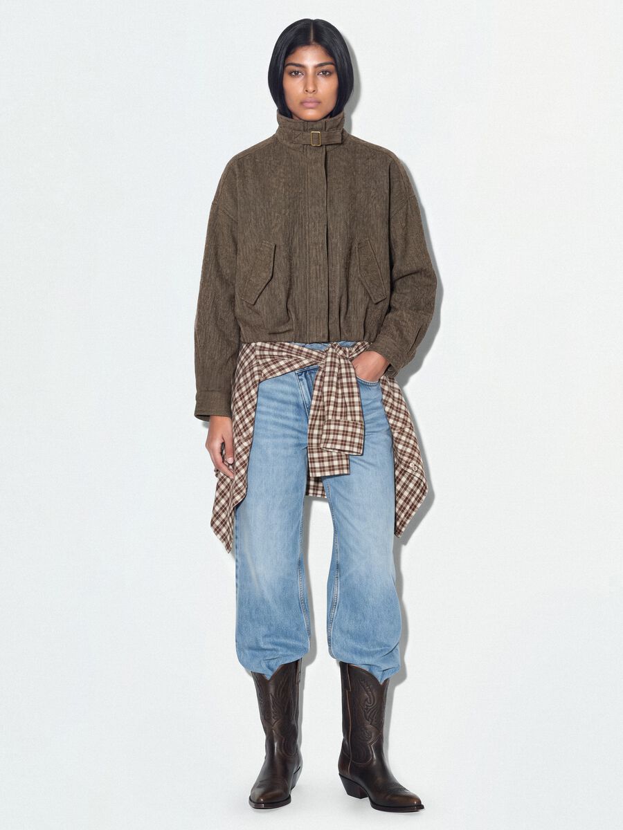 Giacca marrone regular con zip e fantasia spigata_0