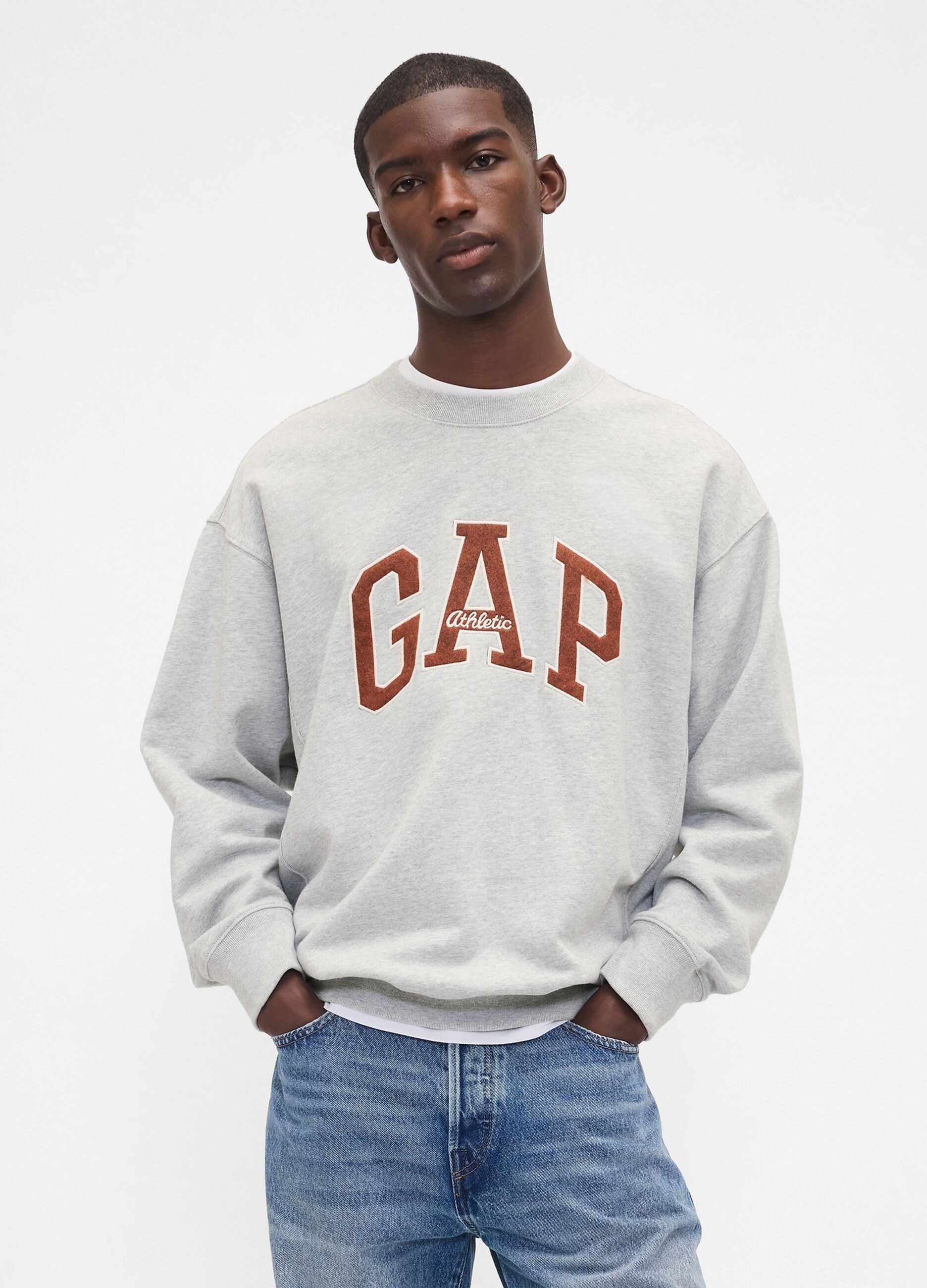 سويت شيرت بشعار GAP