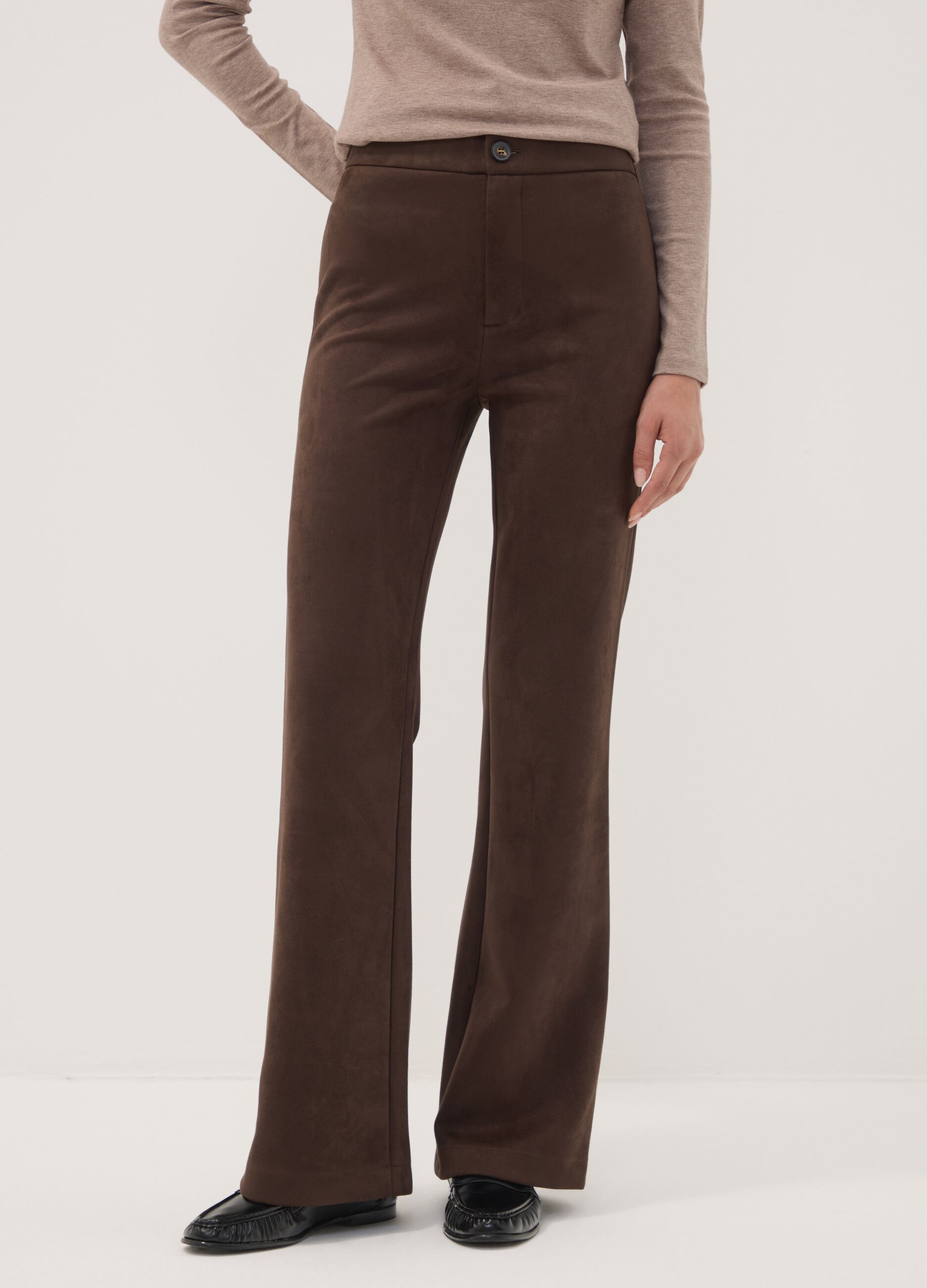 Pantaloni marroni flare in tessuto elasticizzato