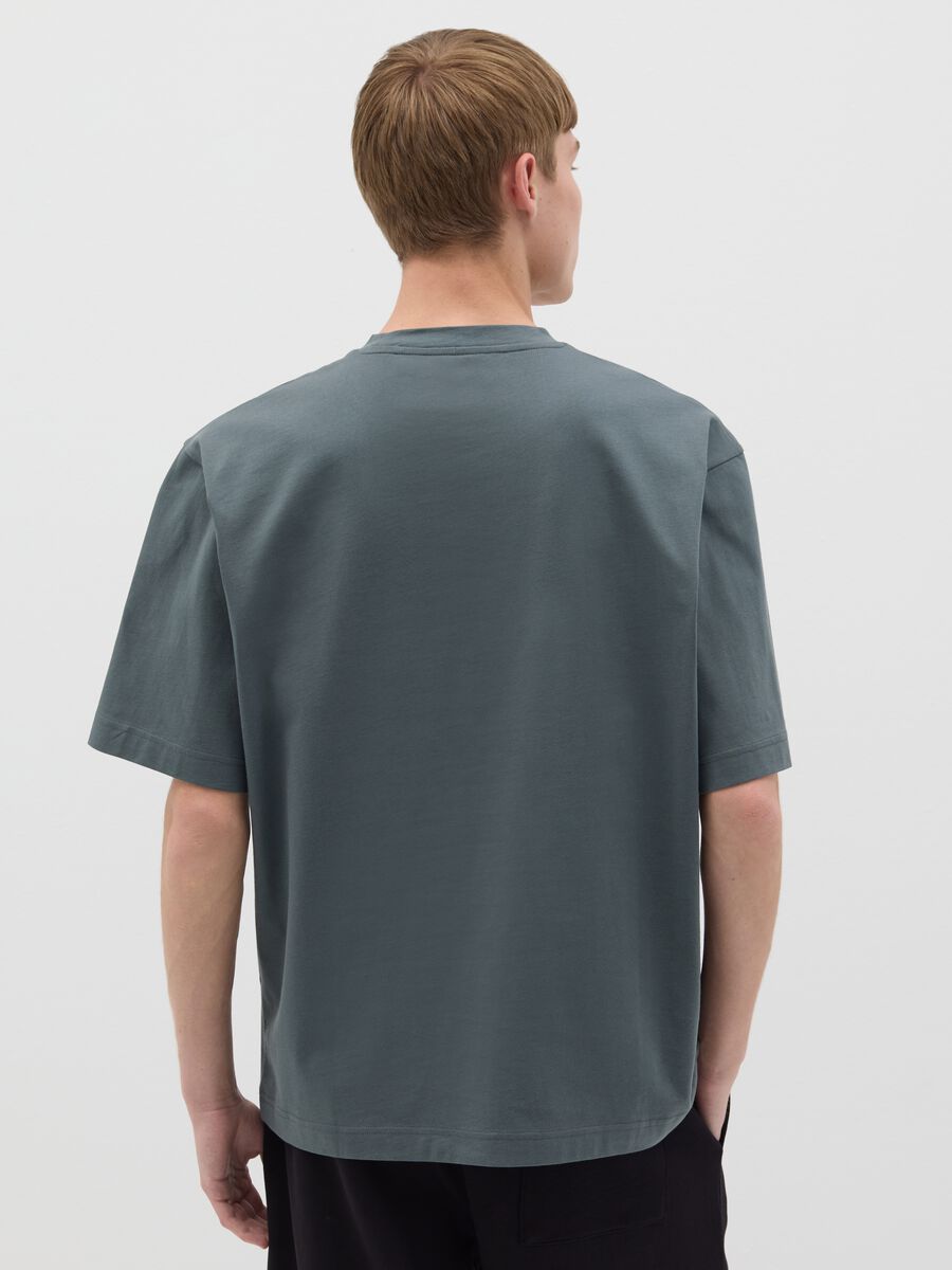 Men&rsquo;s green boxy-fit T-shirt in 100% cotton with print_2