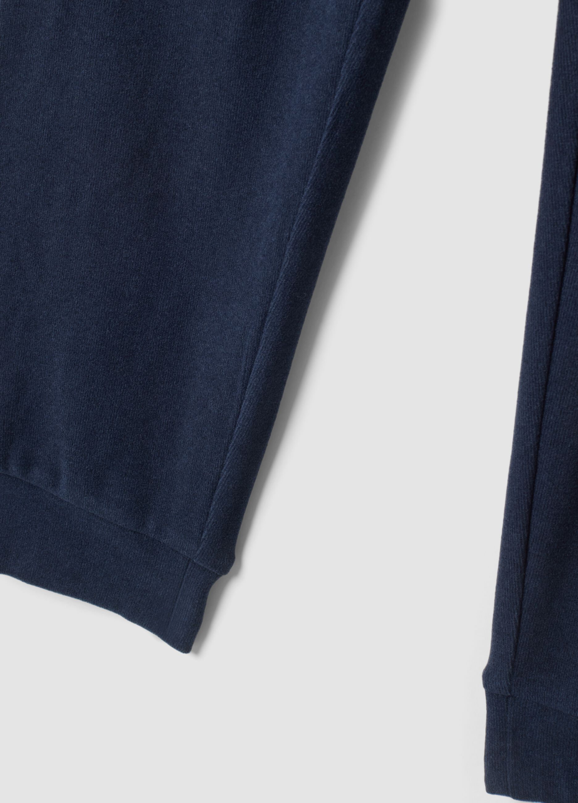 Pigiama lungo blu in tessuto elasticizzato con girocollo