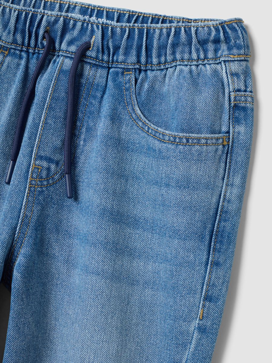 Blue denim jogger jeans in a cotton and viscose blend for boys_4