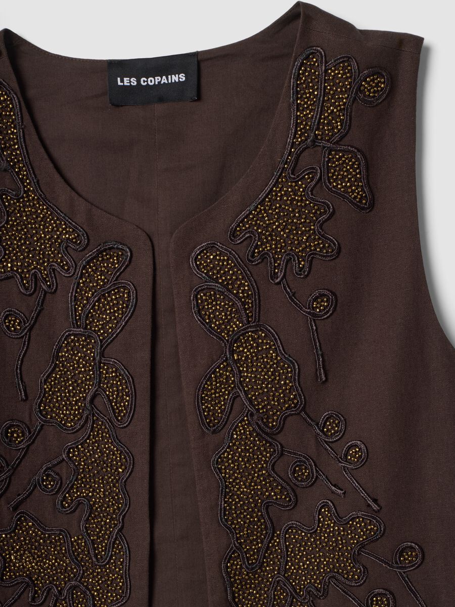 Brown cotton-linen blend waistcoat with floral embroidery_5