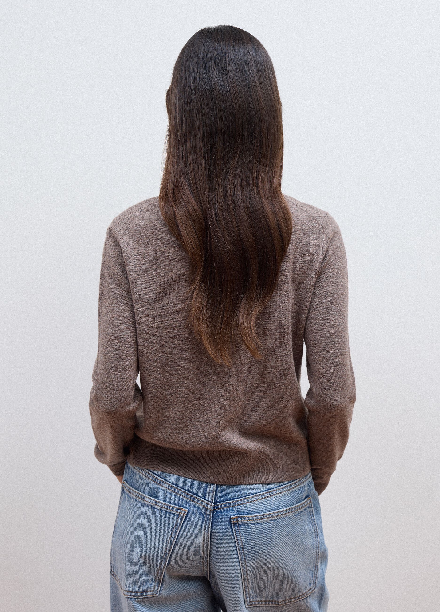 Cardigan grigio in pura lana con girocollo e bottoni regular fit