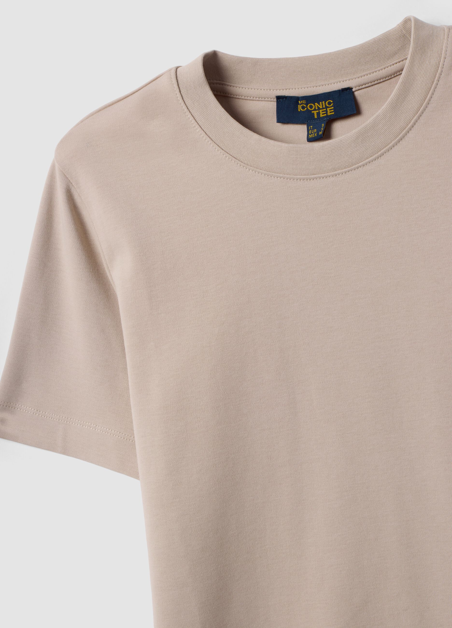 تيشيرت The Iconic Tee بقصة مريحة باللون البيج من قطن خالص بأكمام قصيرة