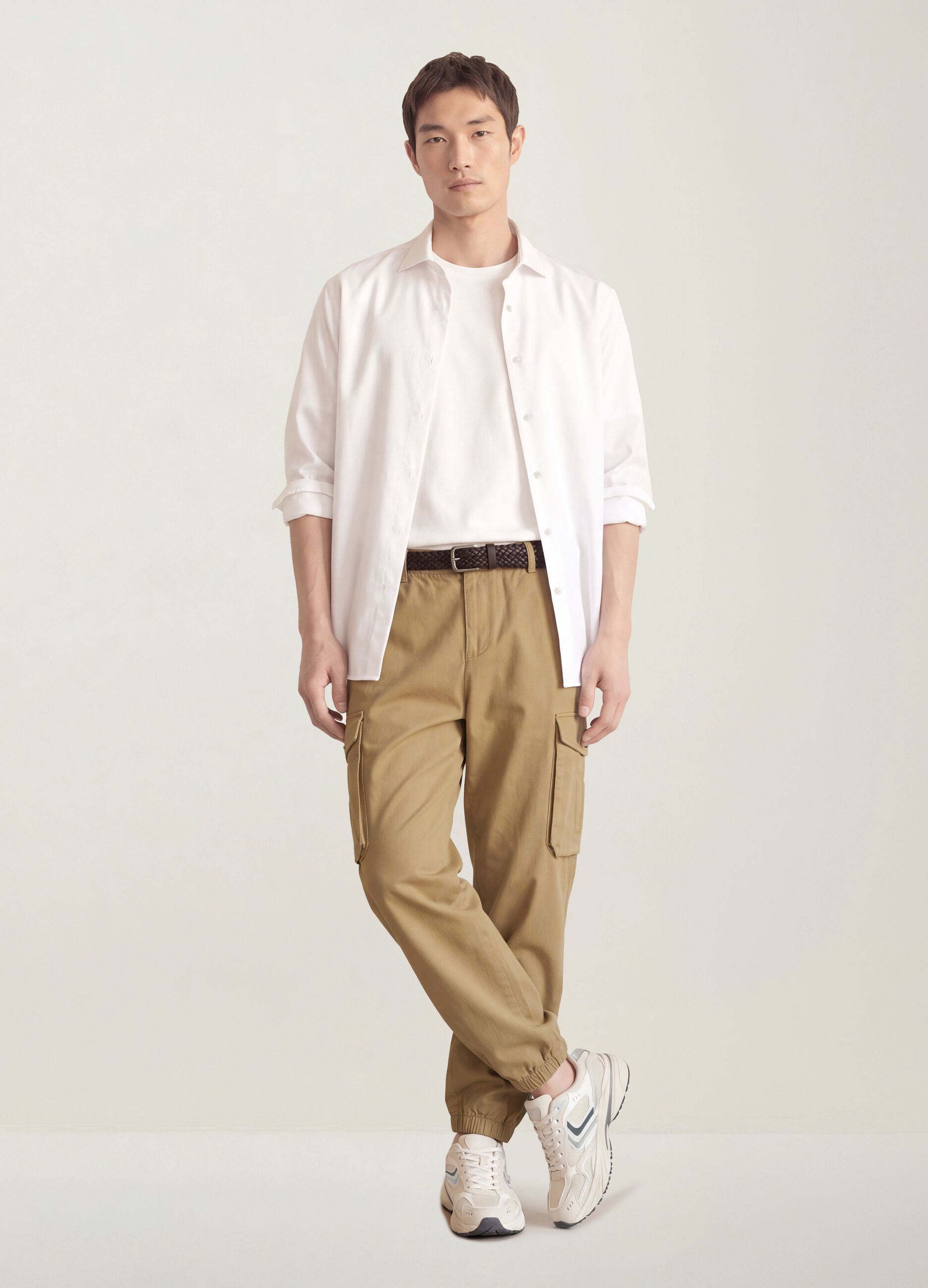 Pantaloni cargo marroni in cotone elasticizzato regular fit