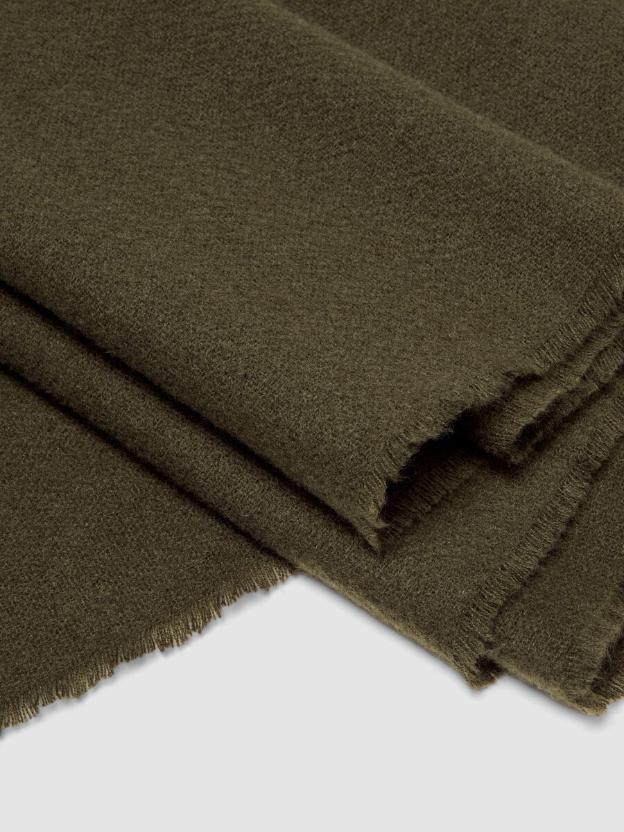 Green viscose-blend scarf with fringes_2