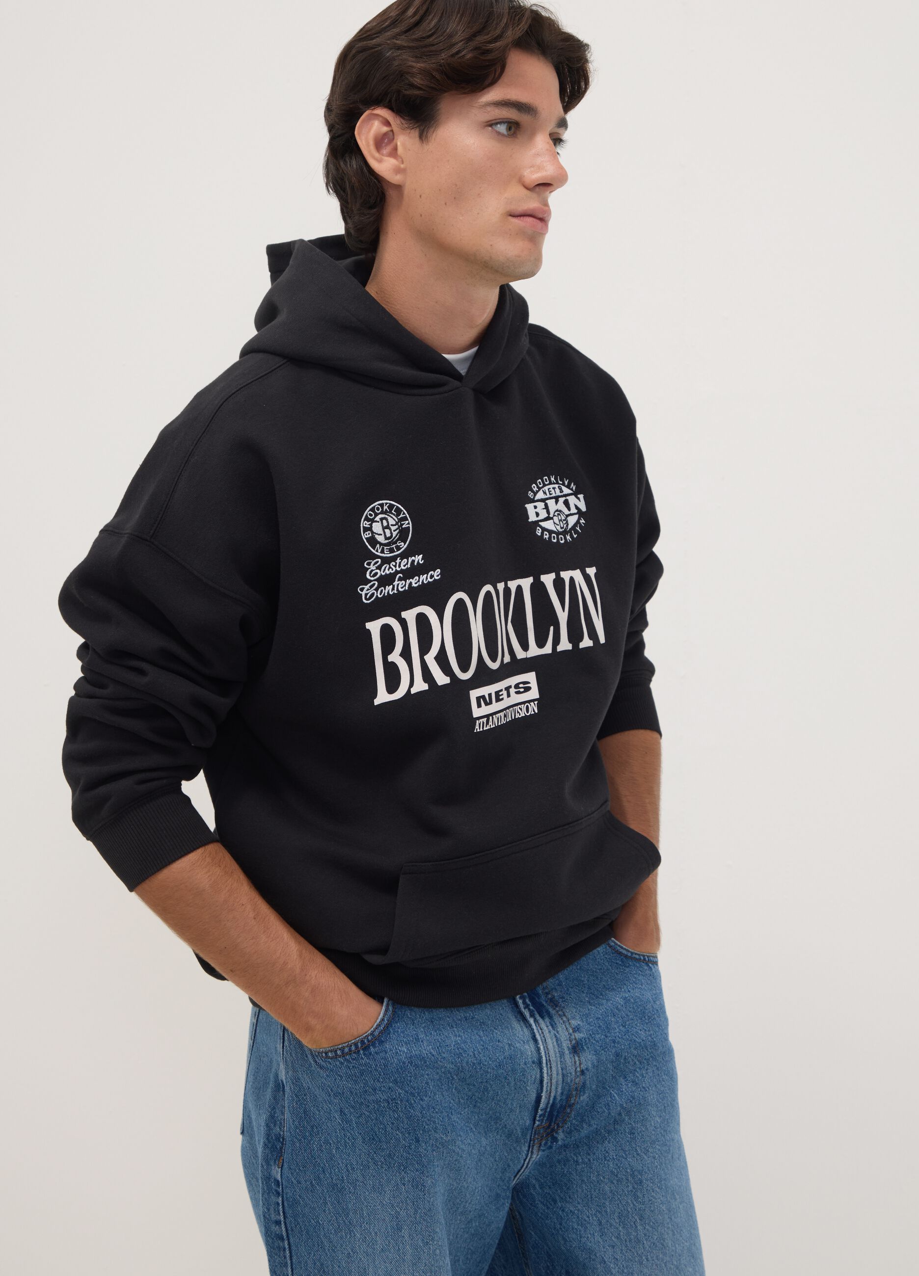 Black cotton-blend hoodie with Brooklyn Nets print