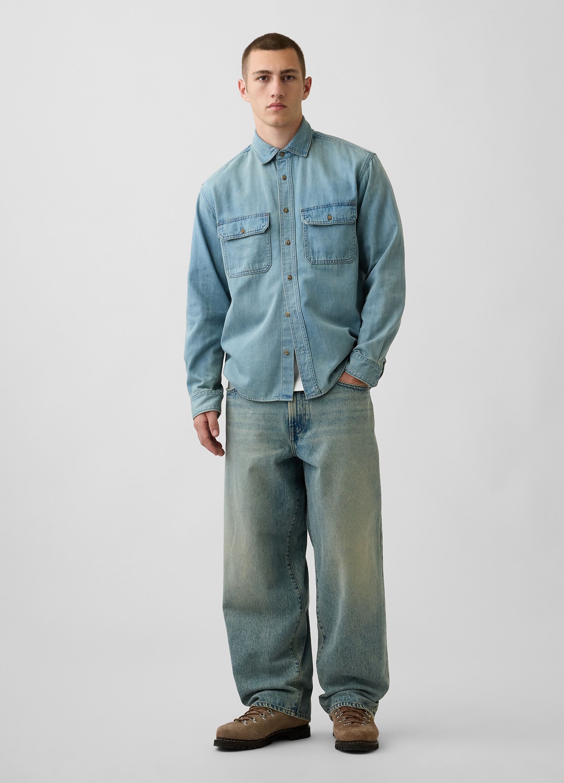 Denim shirt in a cotton and lyocell blend with two pockets