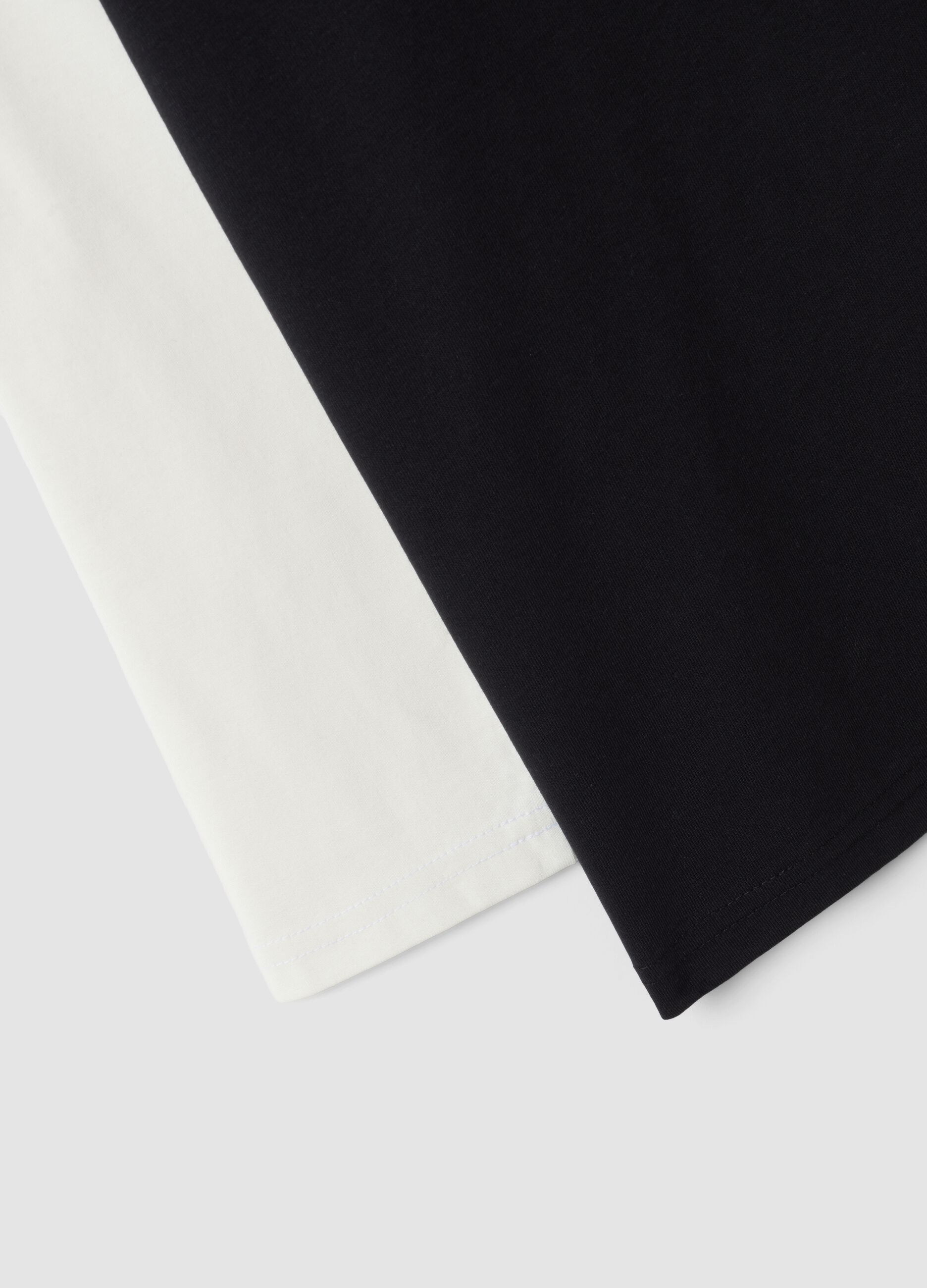 Black regular-fit pure cotton T-shirt with double sleeves and print for boys