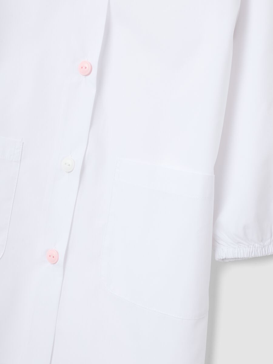 2-pack of white nursery school aprons with classic collar_3