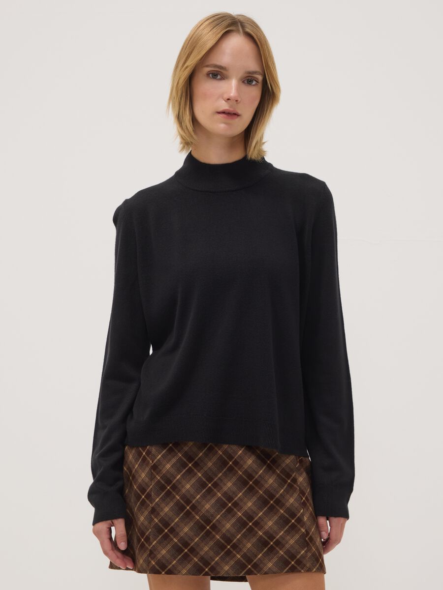 Black long-sleeve top with raised neckline, regular fit_0