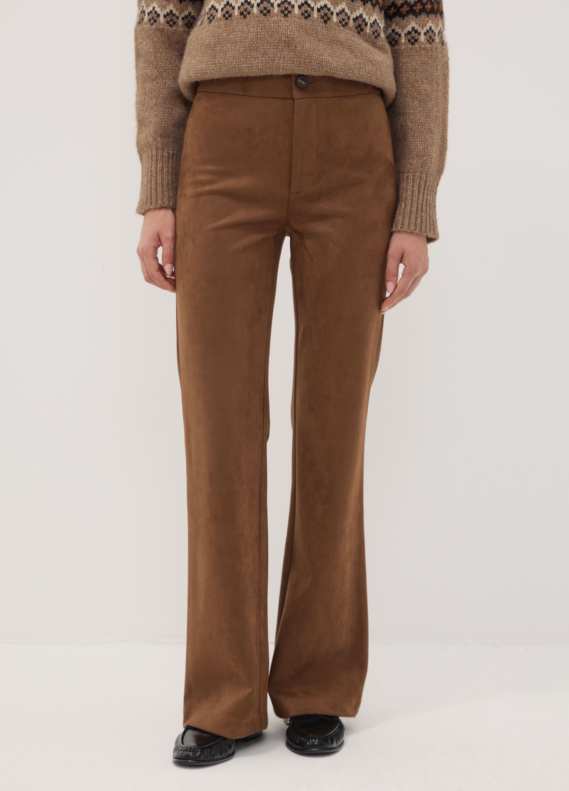 Pantaloni marroni flare in tessuto elasticizzato