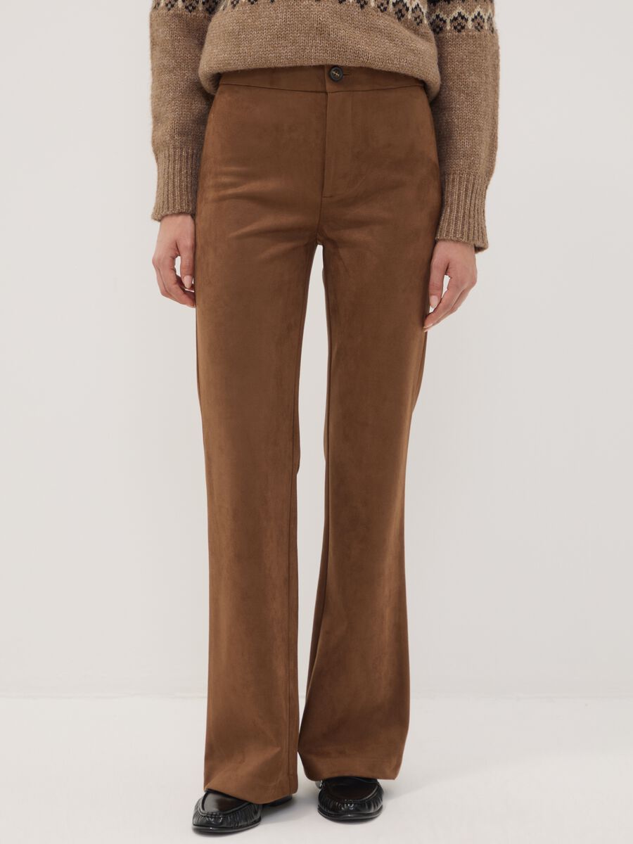 Pantaloni marroni flare in tessuto elasticizzato_1