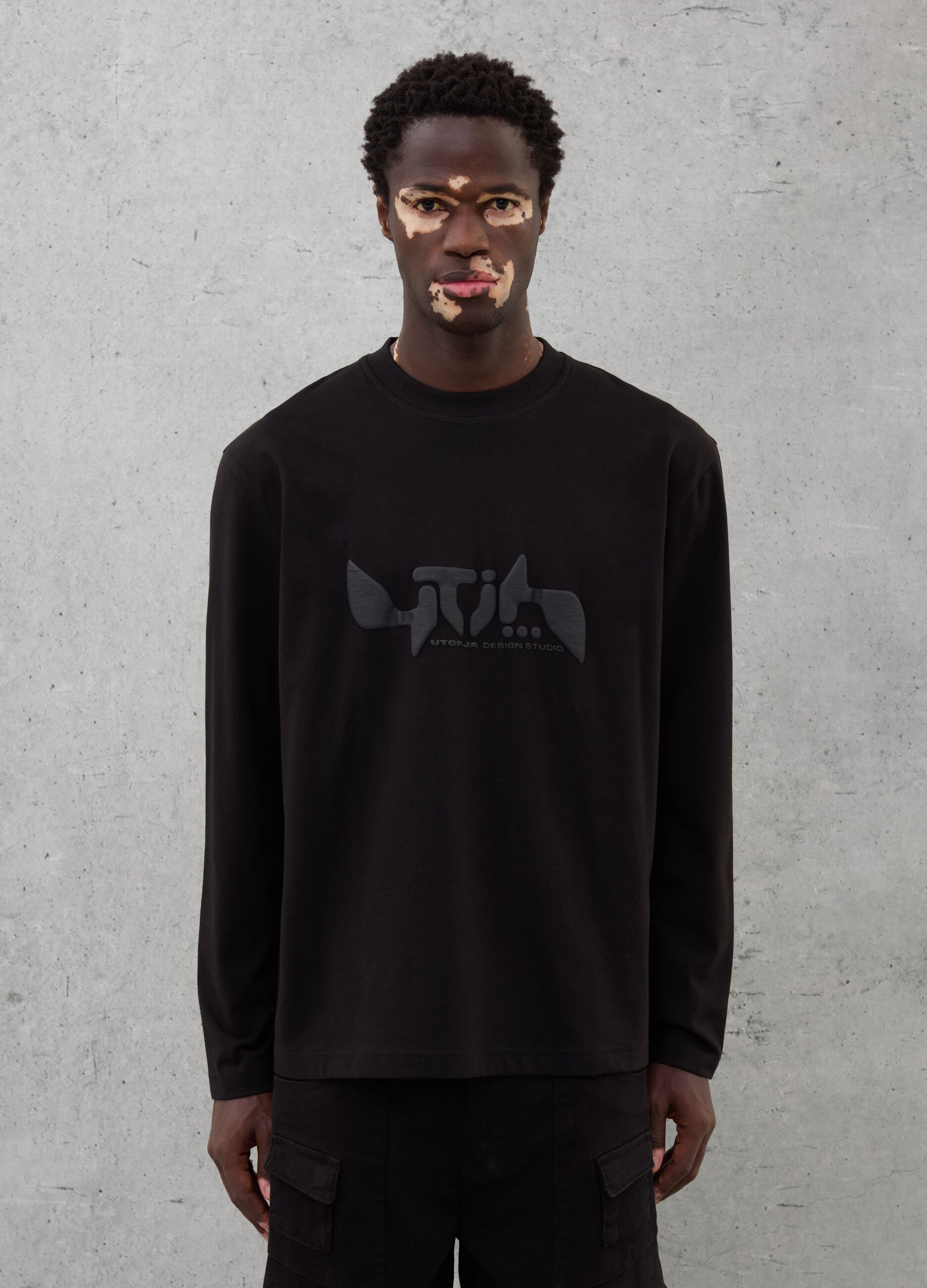 Long-sleeved Graphic T-shirt Black