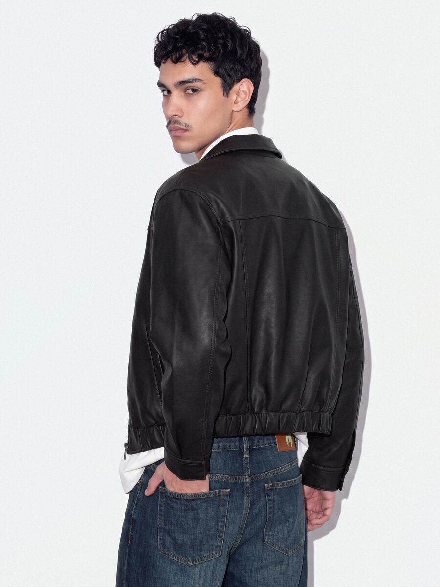 Black cropped jacket with zip and flap pockets, oversized fit_2