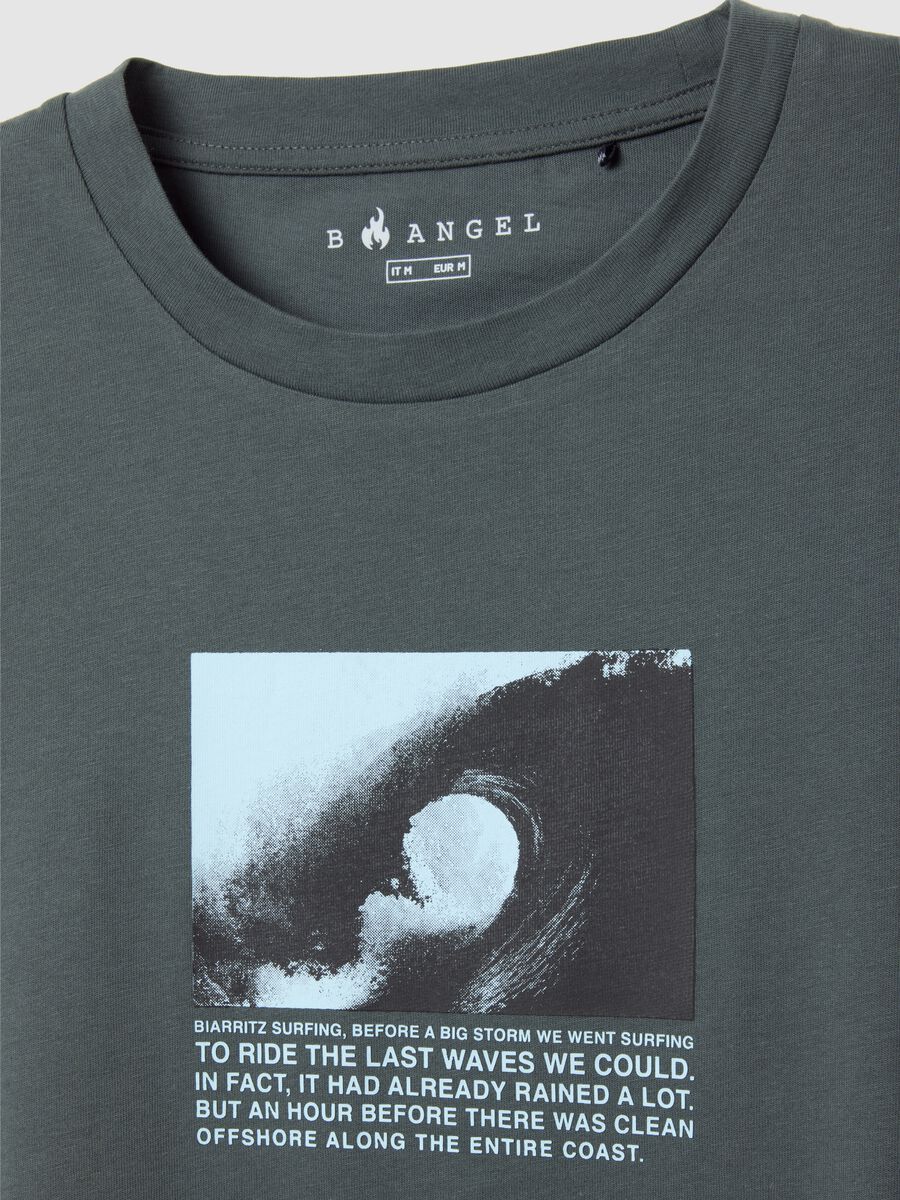 Men&rsquo;s green boxy-fit T-shirt in 100% cotton with print_5