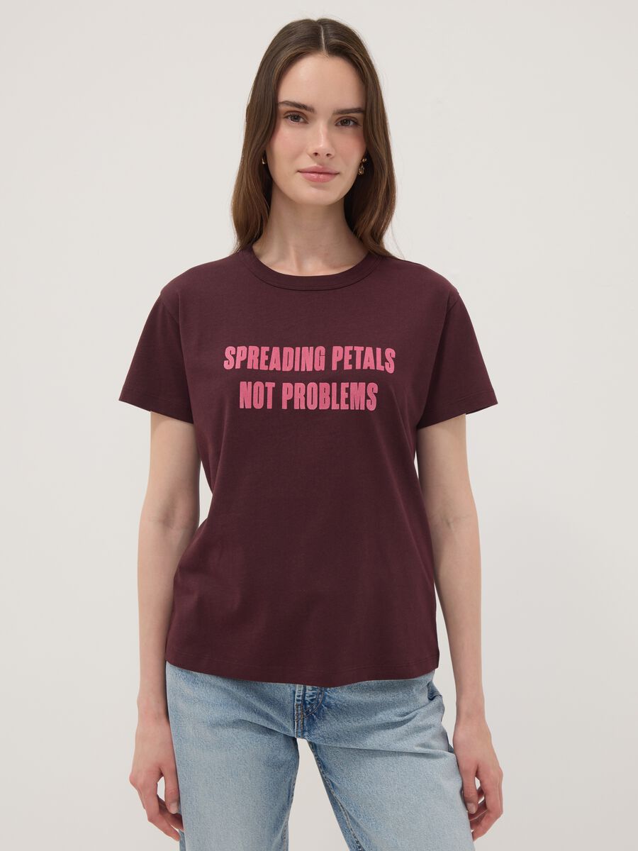 Red pure cotton T-shirt with front slogan, regular fit_1