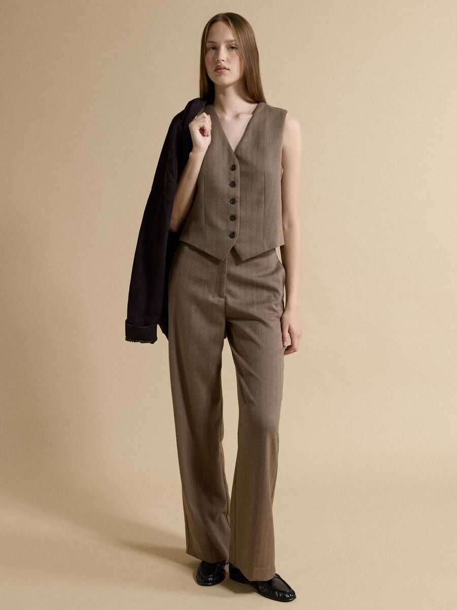 Brown regular-fit formal trousers in stretch viscose_0