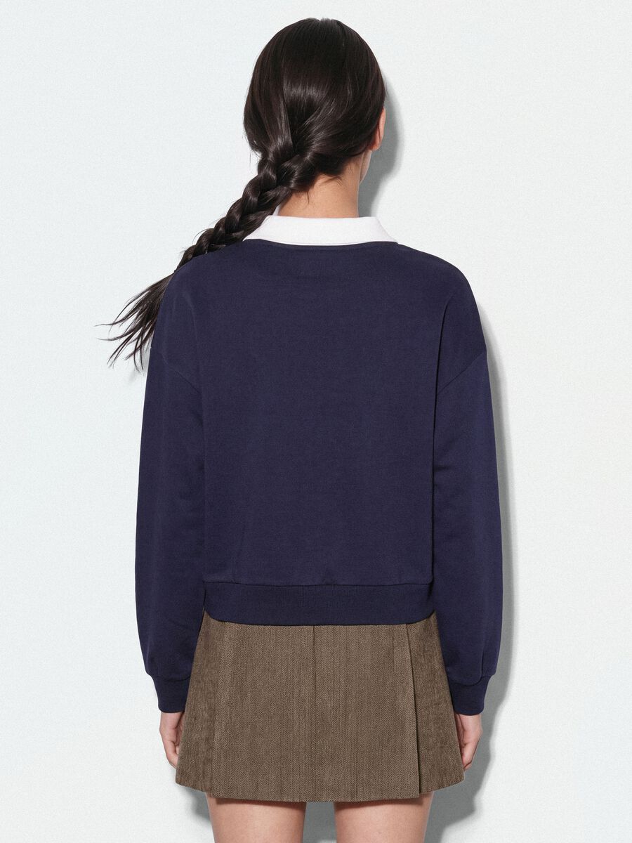 Felpa blu in misto cotone con girocollo e colletto_3