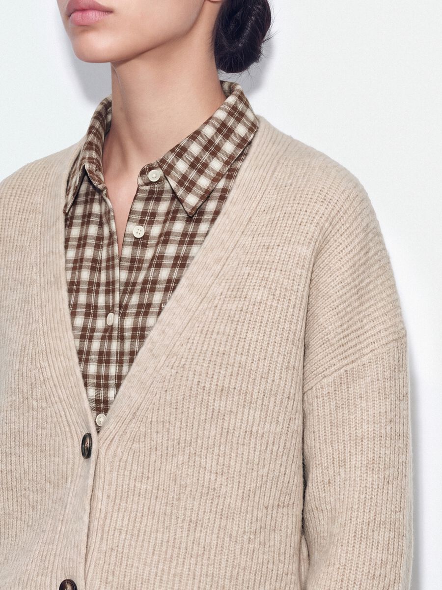 Beige stretch cardigan with deep V-neck_2