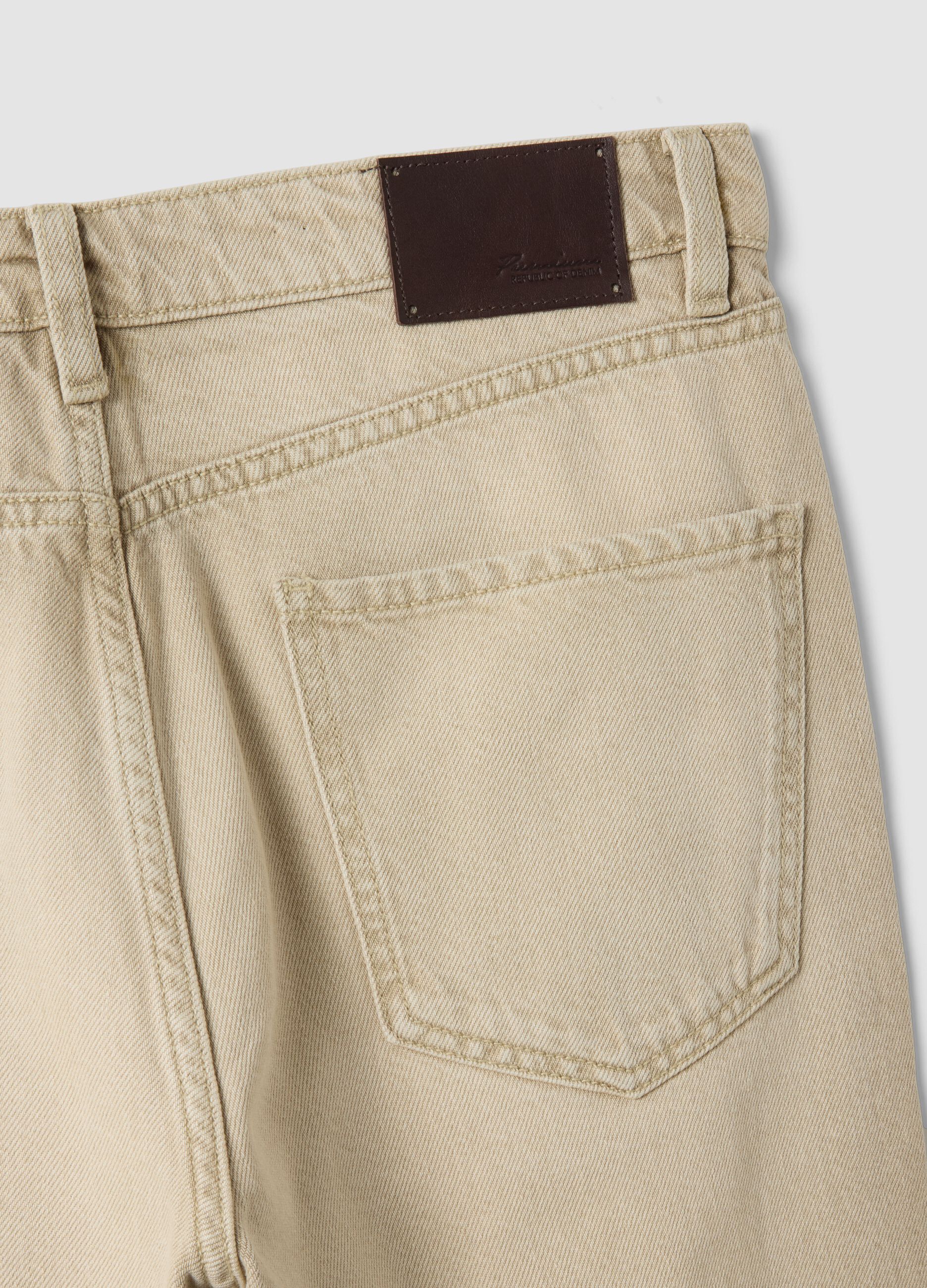 Jeans beige in misto cotone e lyocell regular tapered