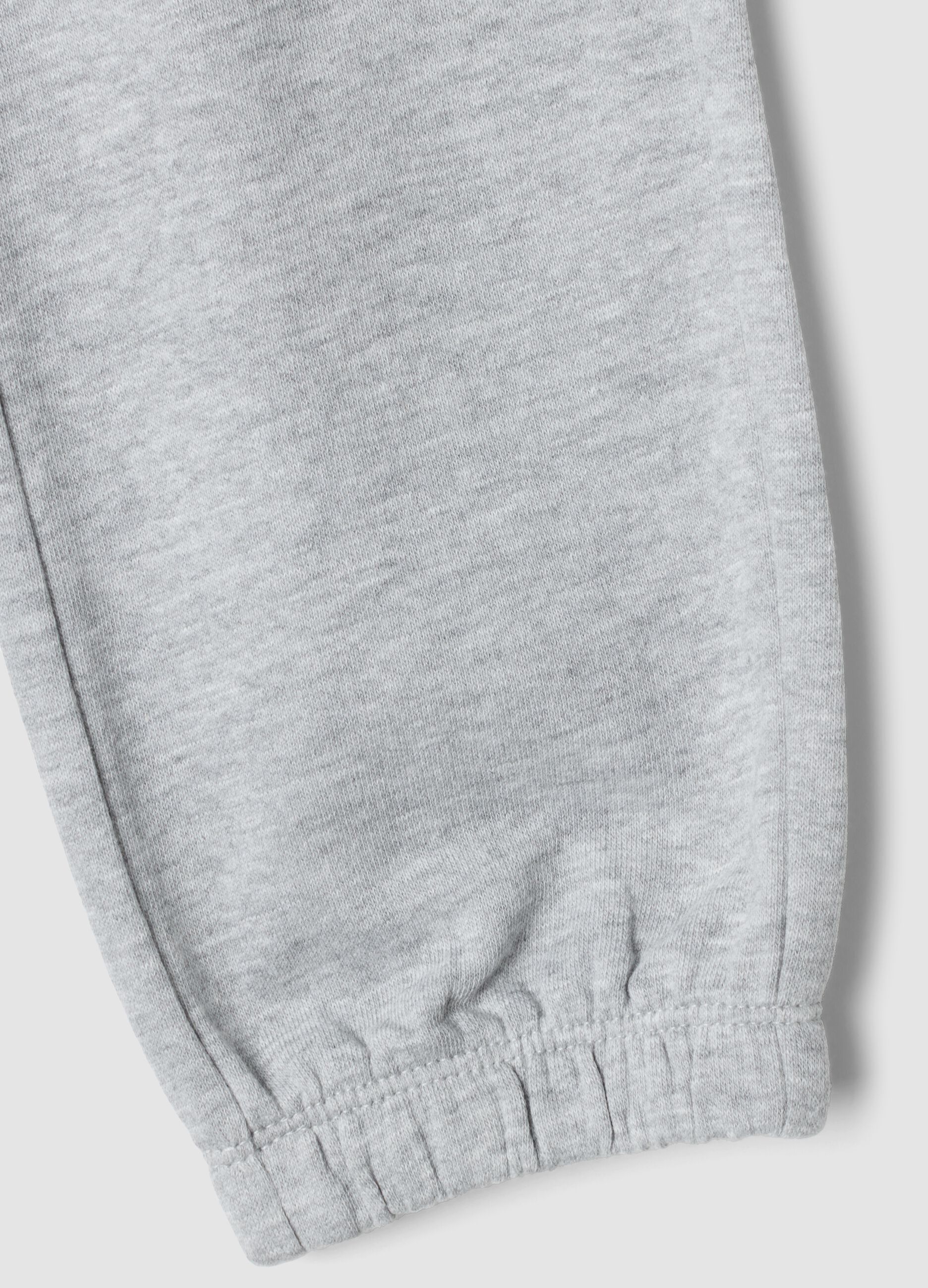 Pantaloni jogger grigi in puro cotone con stampa
