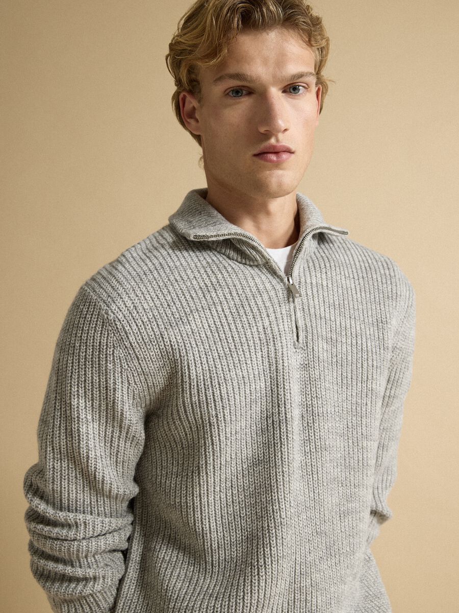 Light grey wool-blend jumper with collar, regular fit_1