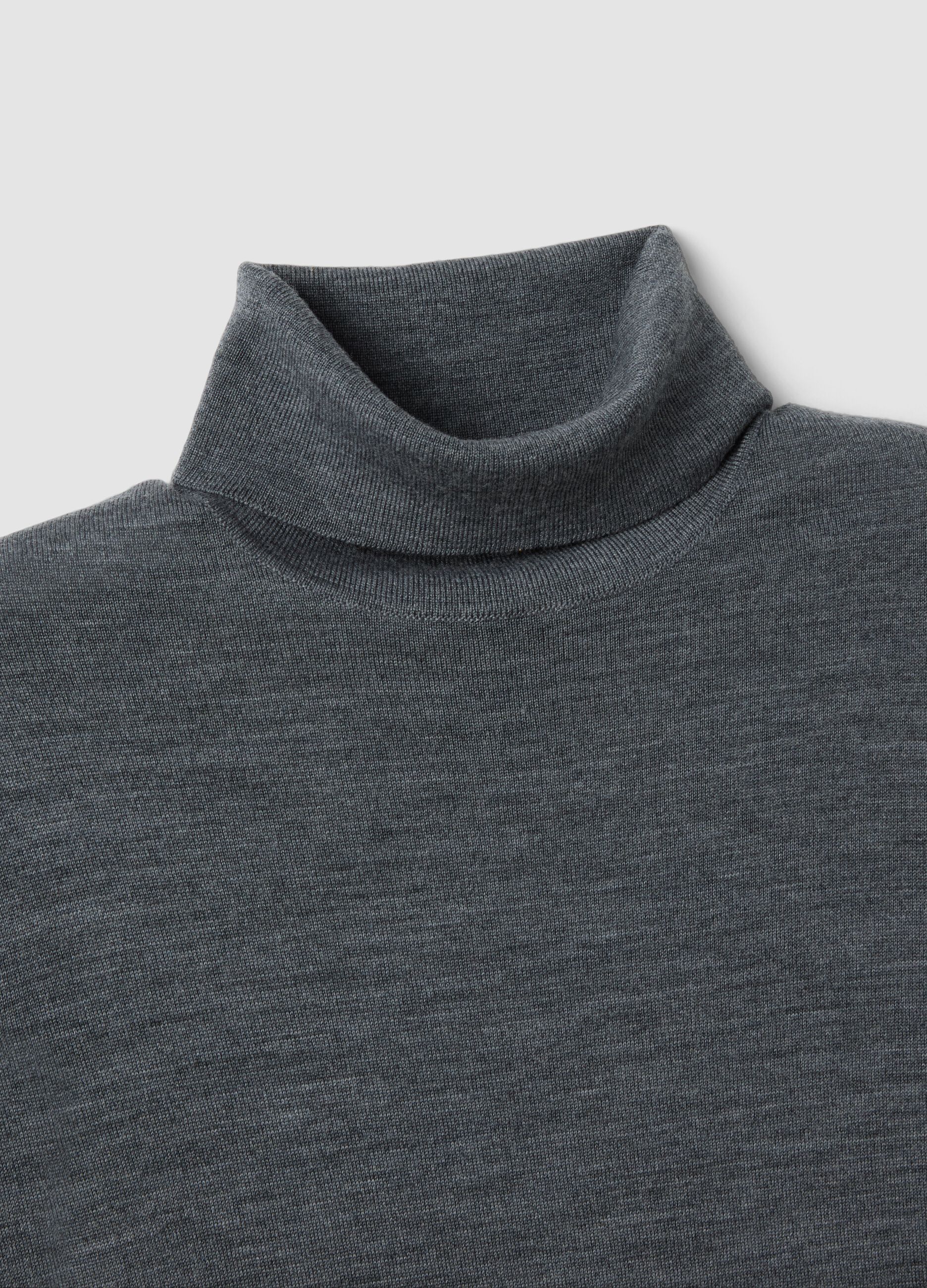 Maglia grigio melange dolcevita in pura lana merino