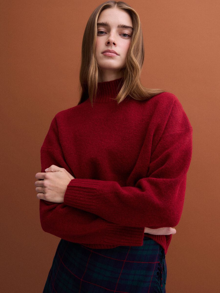 Red stretch wool jumper with raised neck_1