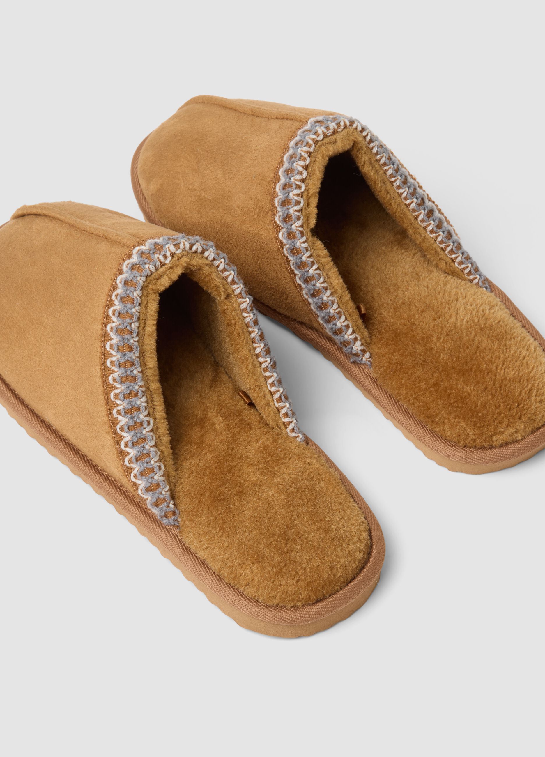 Brown cosy home slippers with warm lining