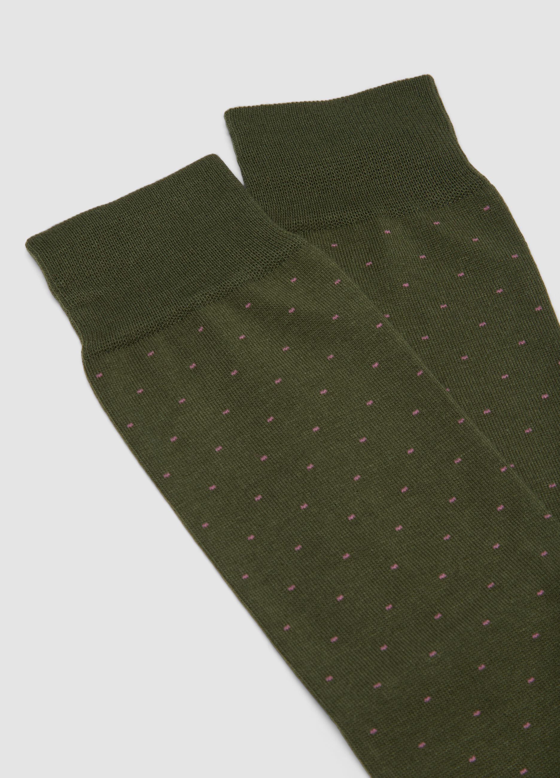 Men&rsquo;s green stretch-cotton long socks with polka dots