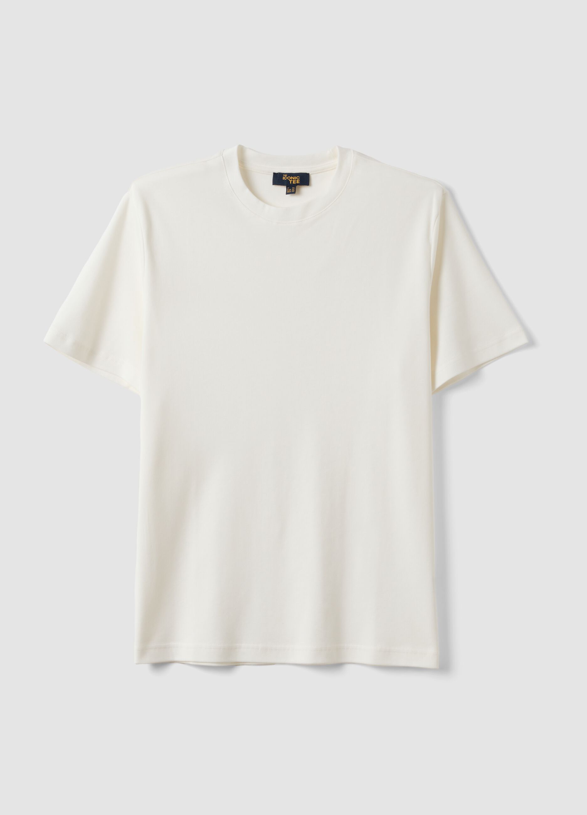 تي شيرت The Iconic Tee أبيض من قطن خالص بأكمام قصيرة وقصّة عادية