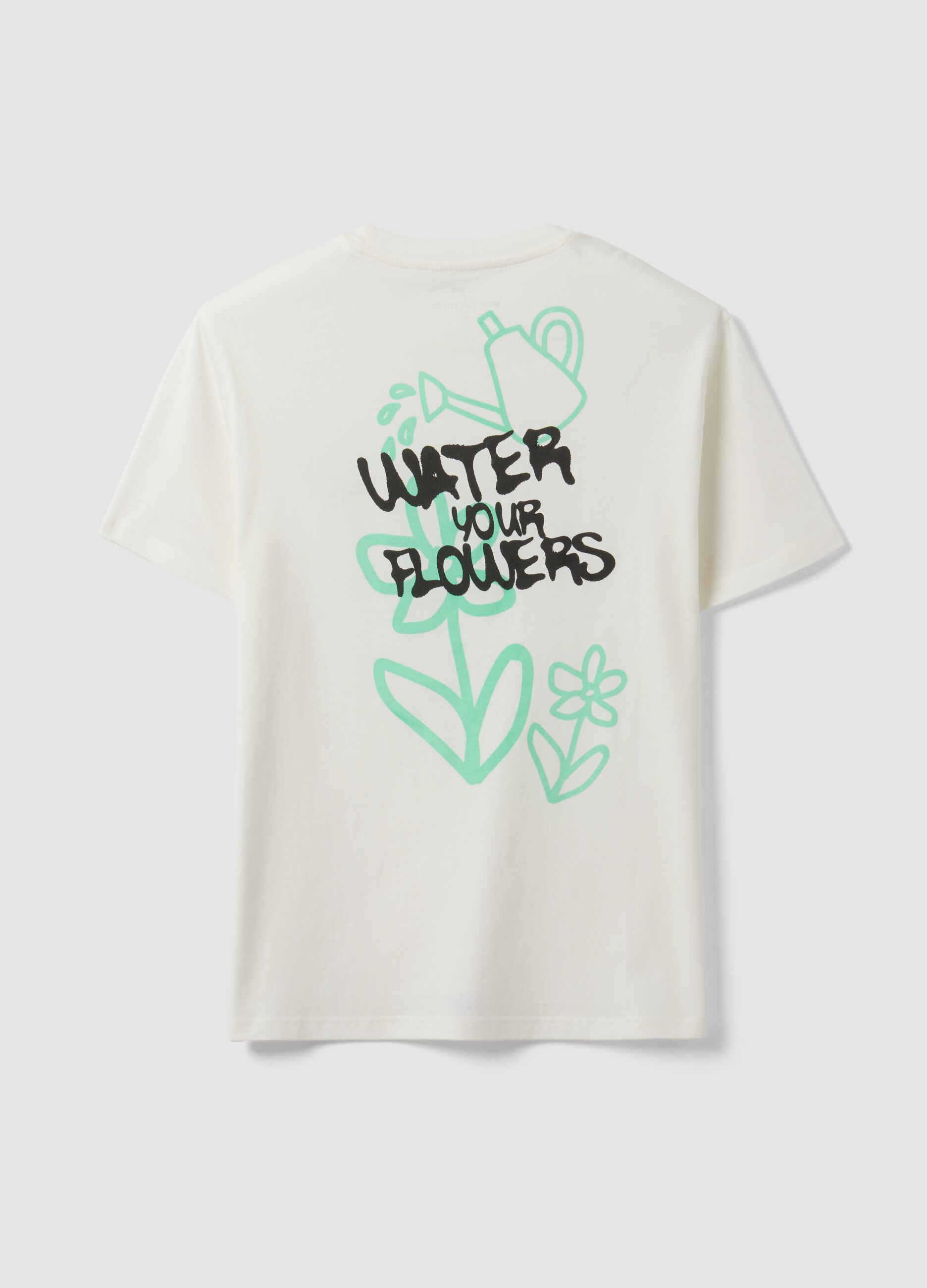 تي شيرت أبيض من جيرسي قطن خالص بطبعة "Water your Flowers" بقصّة عادية