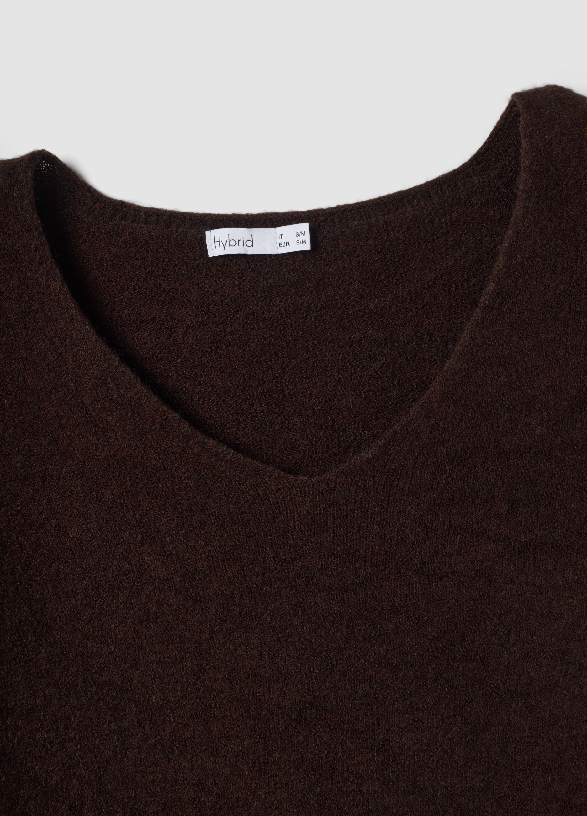 Brown V-neck jumper, regular fit